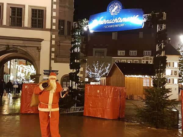 Volkstreuer Weihnachtsmann in Schweinfurt