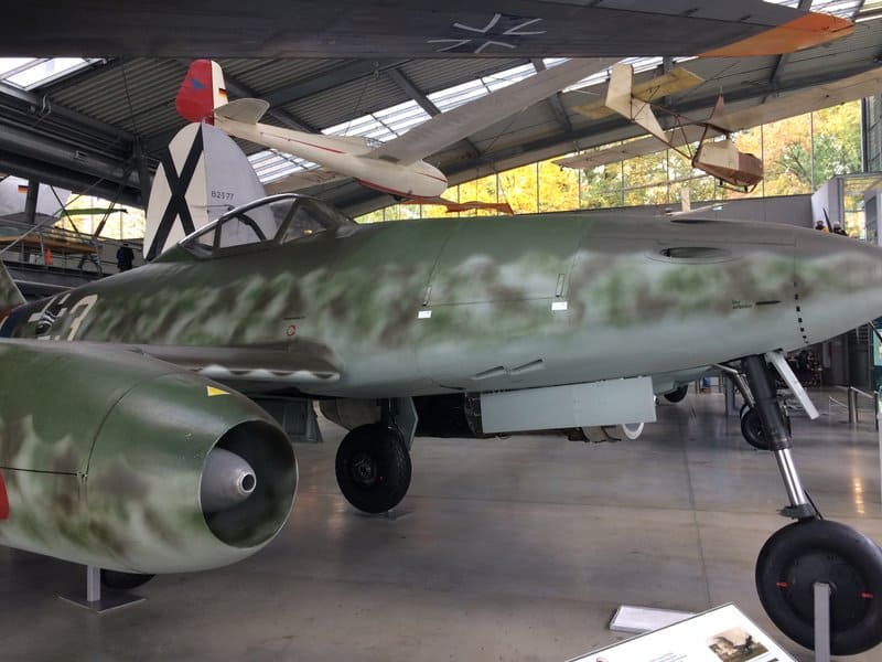 Eines der ersten Jagdflugzeugen mit Stahlantrieb, die Messerschmitt ME 262 A-1a