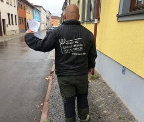 Thüringen: Infoblattverteilung in Ohrdruf
